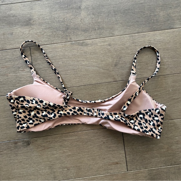 Aerie swim top NWOT

Comes from smoke and pet free home - Picture 2 of 2